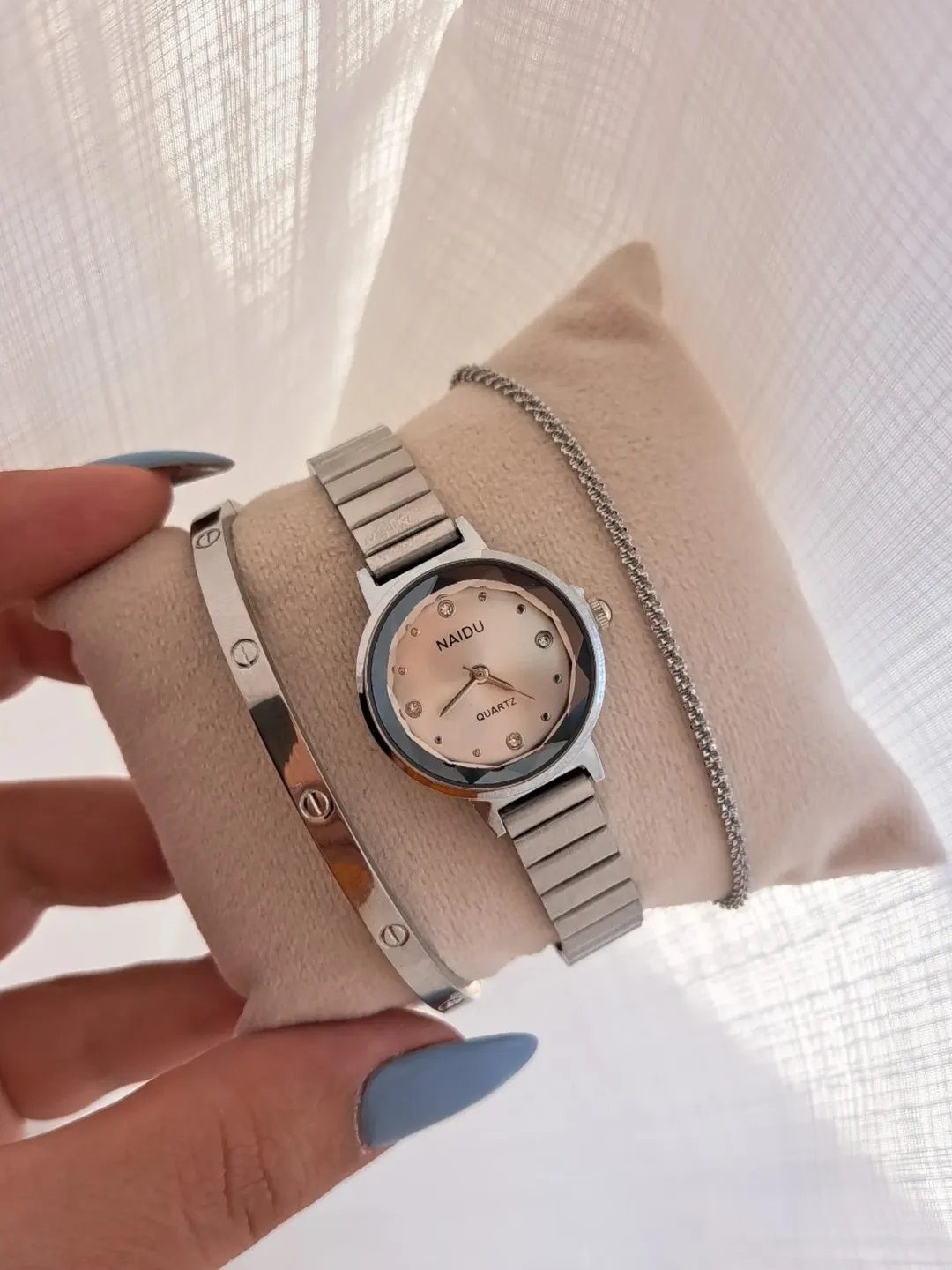 ساعت شیشه تراش نایدو